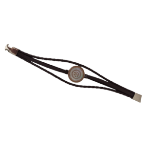 El cuero de estas pulseras pueden elegir entre color blanco/ marrón o solo marrón, cabujones en blanco o rojo.