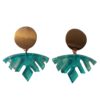 Estas piezas con personalizables en color homogéneo, mezcla de colores , o texturas nacaradas y diferentes engarzados, etc. Son accesorios muy ligeros, realizados de forma artesanal.