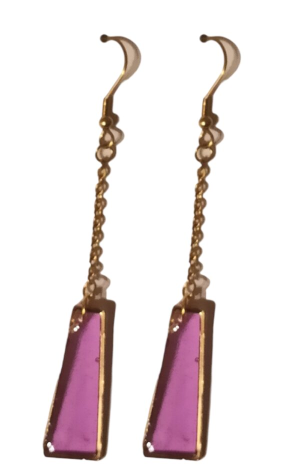 Pendientes colgantes largos. Son piezas muy ligeras, puedes elegir el color de la resina. Todas las piezas de tesscollage se realizan de manera artesanal , esto implica que las piezas no son idénticas.