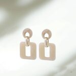 Son piezas muy ligeras, complementos ideales para tus looks. Regalo perfecto.