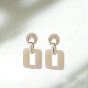 Son piezas muy ligeras, complementos ideales para tus looks. Regalo perfecto.