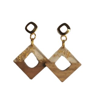 Son piezas muy ligeras, complementos ideales para tus looks. Regalo perfecto.