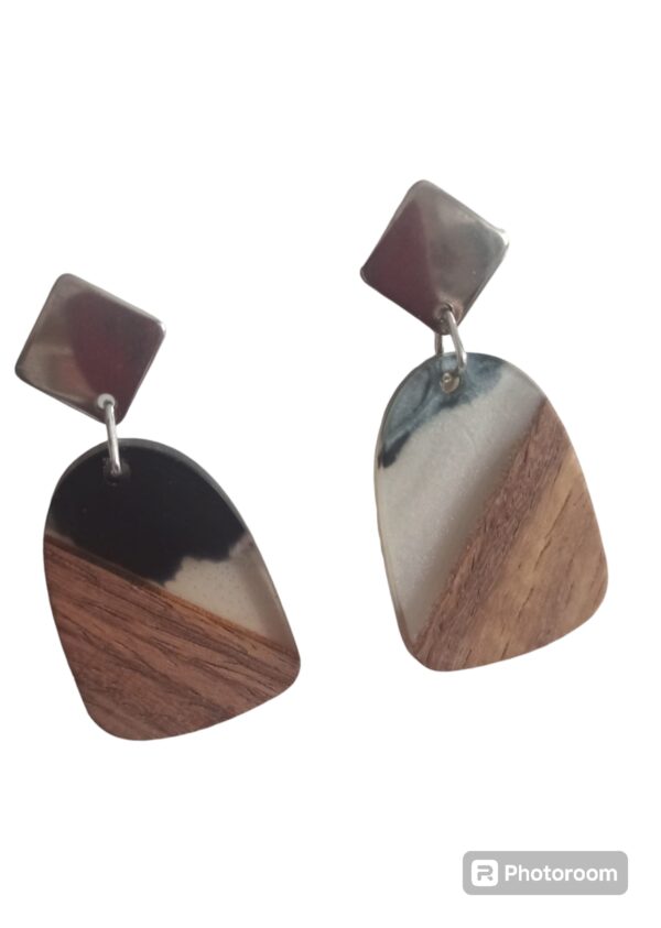 Pendientes madera /resina, pequeños.