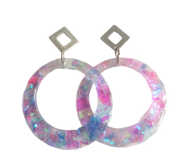 Pendientes fantasia con resina transparente.