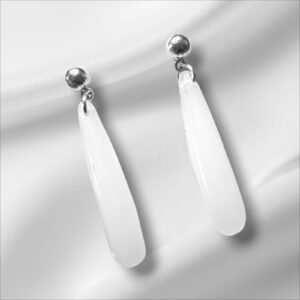 Pendientes pequeños péndulo. Color blanco.